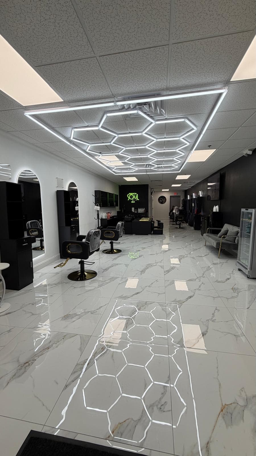 Beauty in Black ā Beauty Space for Rent in Tampa 5